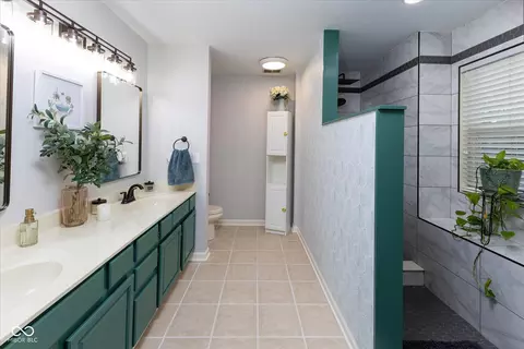 Bath - 11023 Timberview Dr, Fishers, IN 46037 photo 1 of 3