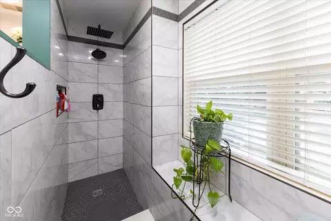 Bath - 11023 Timberview Dr, Fishers, IN 46037 photo 2 of 3