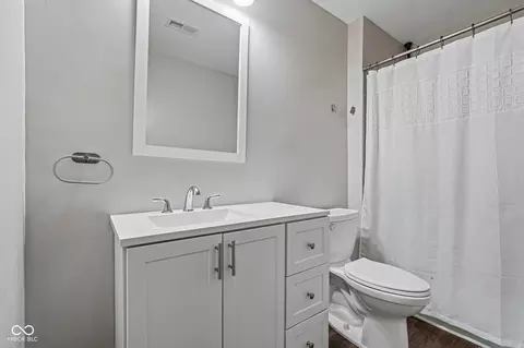 Bath - 3962 Braddock Rd, Indianapolis, IN 46268 photo 3 of 5