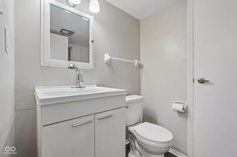Bath - 3962 Braddock Rd, Indianapolis, IN 46268 photo 1 of 5