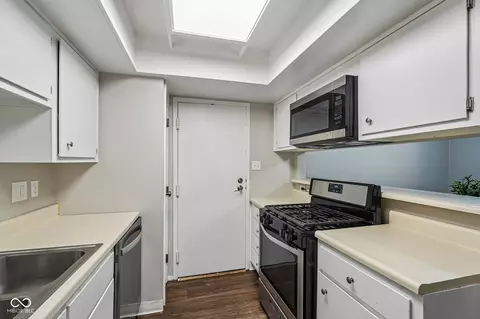 Kitchen - 3962 Braddock Rd, Indianapolis, IN 46268 photo 3 of 5