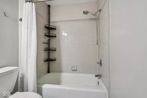 Bath - 3962 Braddock Rd, Indianapolis, IN 46268 photo 4 of 5
