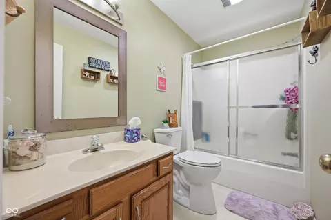 Bath - 544 Buck Ln, Pendleton, IN 46064 photo 1 of 2