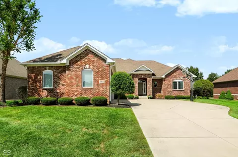 1812 Golden Field Dr, Greenwood, IN 46143