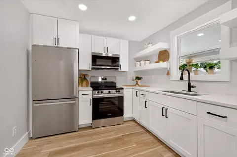 Kitchen - 4720 Caroline St, Indianapolis, IN 46205 photo 2 of 4