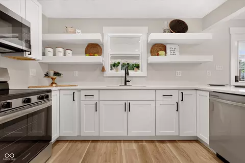 Kitchen - 4720 Caroline St, Indianapolis, IN 46205 photo 3 of 4