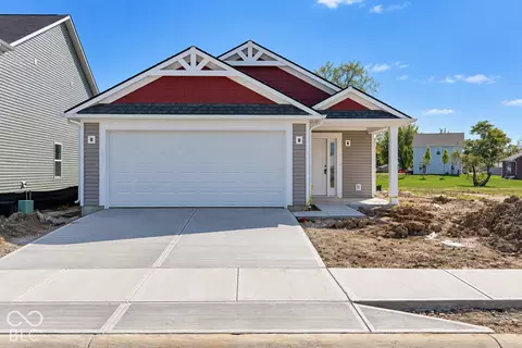 1043 Stratford Ln, Shelbyville, IN 46176