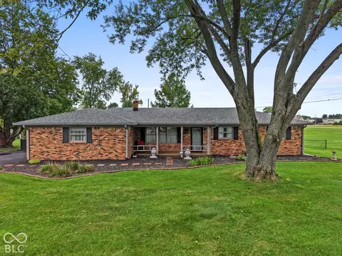 6349 W Buckskin Ct, New Palestine, IN 46163