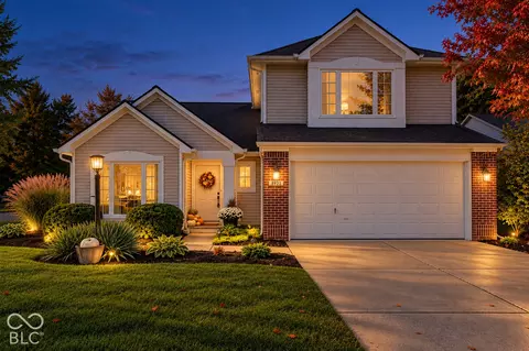 8921 Woodlark Dr, Fishers, IN 46038