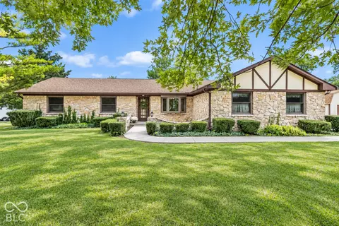 2448 S Sunrise Dr, New Palestine, IN 46163