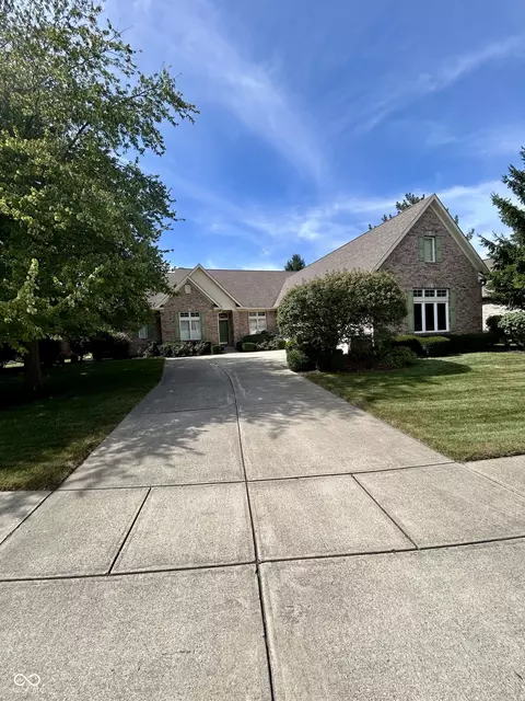 9750 Colonial Dr, Carmel, IN 46032