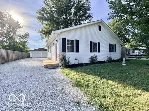 5717 N Clover Maple Dr, Fairland, IN 46126