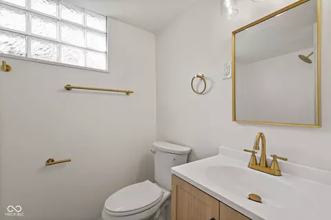 Bath - 4571 Devon Dr, Indianapolis, IN 46226 photo 6 of 7