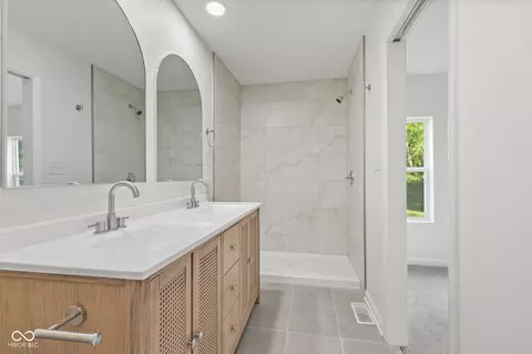 Bath - 4571 Devon Dr, Indianapolis, IN 46226 photo 1 of 7