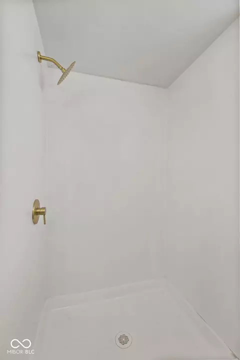 Bath - 4571 Devon Dr, Indianapolis, IN 46226 photo 7 of 7