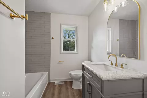 Bath - 4571 Devon Dr, Indianapolis, IN 46226 photo 3 of 7