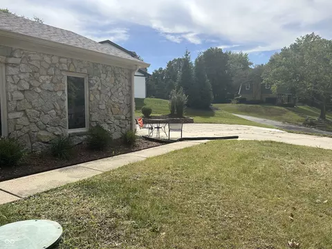 1031 Lancashire Ln, Pendleton, IN 46064 photo 4