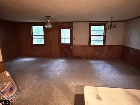 Living - 6256 W Fall Creek Dr, Pendleton, IN 46064 photo 1 of 2