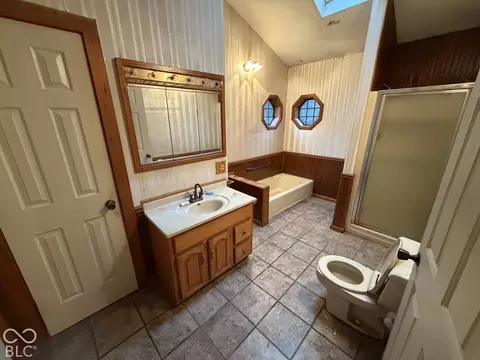 Bath - 6256 W Fall Creek Dr, Pendleton, IN 46064 photo 1 of 5