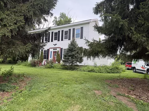 Exterior - 6256 W Fall Creek Dr, Pendleton, IN 46064 photo 1 of 6