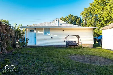 Exterior - 215 E Maple St, Spiceland, IN 47385 photo 2 of 3