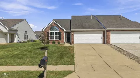 1170 Creek Bend Dr, Greenwood, IN 46143