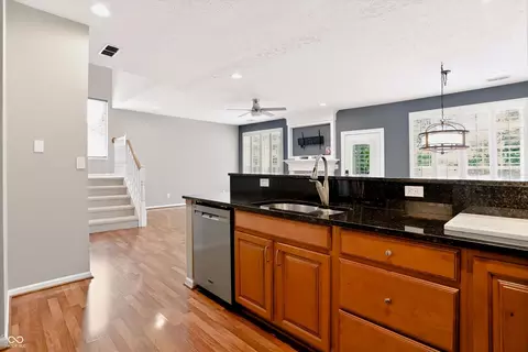 Kitchen - 11285 Shoreview Cir, Indianapolis, IN 46236 photo 4 of 4