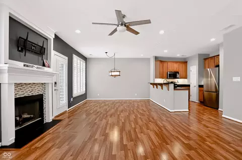 Living - 11285 Shoreview Cir, Indianapolis, IN 46236 photo 5 of 17