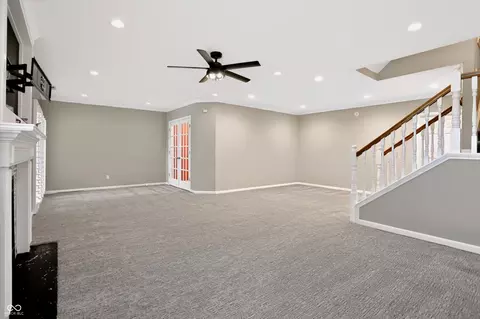 Living - 11285 Shoreview Cir, Indianapolis, IN 46236 photo 13 of 17