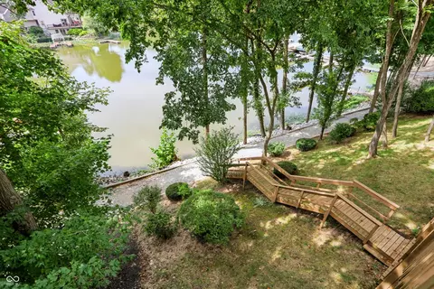 View/Area - 11285 Shoreview Cir, Indianapolis, IN 46236 photo 1 of 9