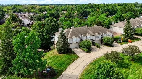 View/Area - 11285 Shoreview Cir, Indianapolis, IN 46236 photo 5 of 9
