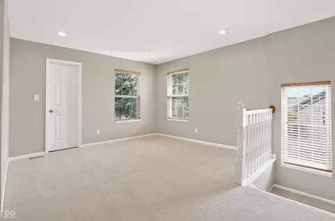 Living - 11285 Shoreview Cir, Indianapolis, IN 46236 photo 11 of 17