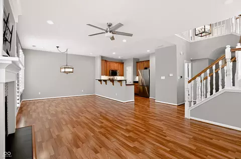 Living - 11285 Shoreview Cir, Indianapolis, IN 46236 photo 2 of 17