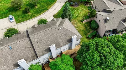 View/Area - 11285 Shoreview Cir, Indianapolis, IN 46236 photo 7 of 9