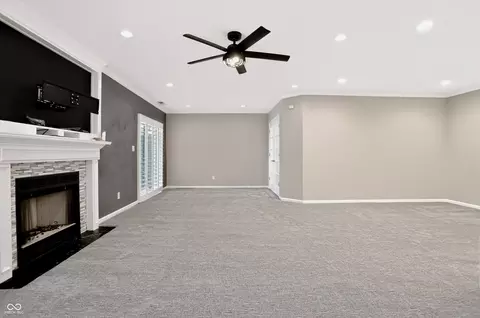 Living - 11285 Shoreview Cir, Indianapolis, IN 46236 photo 16 of 17