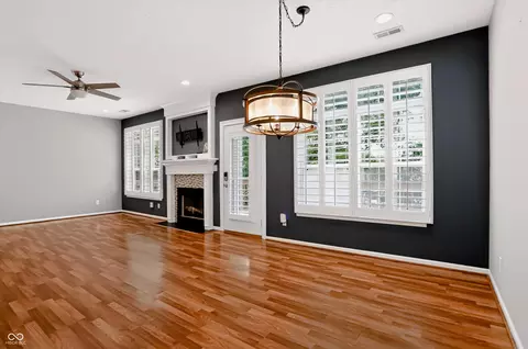 Living - 11285 Shoreview Cir, Indianapolis, IN 46236 photo 9 of 17