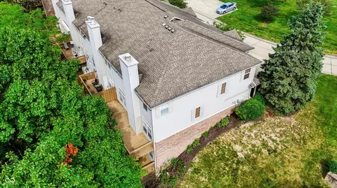 View/Area - 11285 Shoreview Cir, Indianapolis, IN 46236 photo 6 of 9