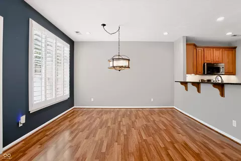 Living - 11285 Shoreview Cir, Indianapolis, IN 46236 photo 8 of 17