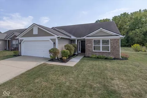 6129 Green Glade Dr, Whitestown, IN 46075