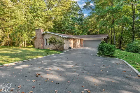 1042 N Farmington Dr, Crawfordsville, IN 47933