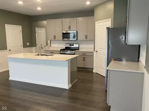 Kitchen - 663 Blackrock Dr, Pendleton, IN 46064 photo 2 of 4