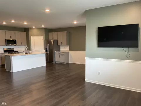 Living - 663 Blackrock Dr, Pendleton, IN 46064 photo 2 of 3