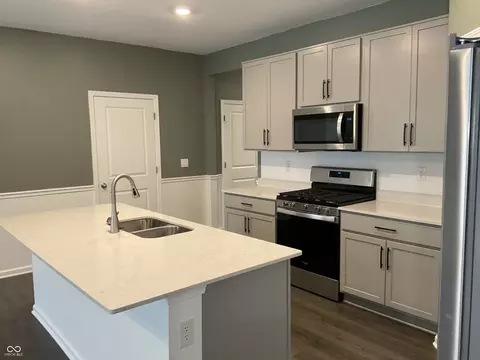Kitchen - 663 Blackrock Dr, Pendleton, IN 46064 photo 3 of 4