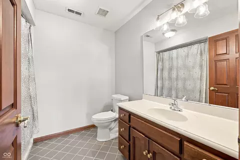 Bath - 10598 Coppergate Dr, Carmel, IN 46032 photo 3 of 4