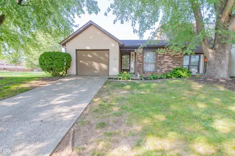 510 Monte Vista Dr, Greenwood, IN 46143