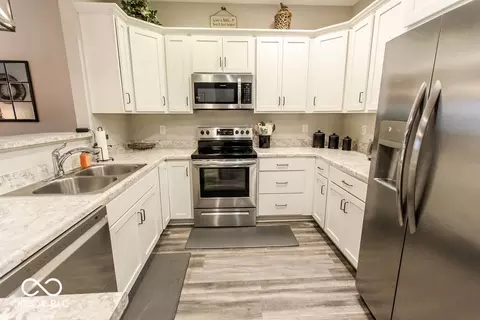 Kitchen - 5604 Payne Blvd, Plainfield, IN 46168 photo 2 of 5