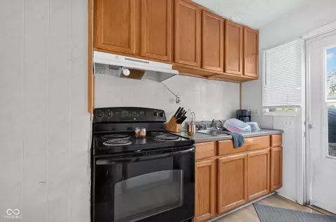 Kitchen - 4601 E 19th St, Indianapolis, IN 46218 photo 4 of 5