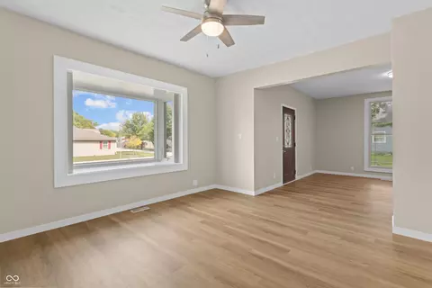 Living - 709 E Main St, Greentown, IN 46936 photo 4 of 5