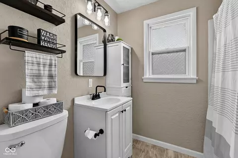 Bath - 120 Poplar St, Windfall, IN 46076 photo 1 of 1
