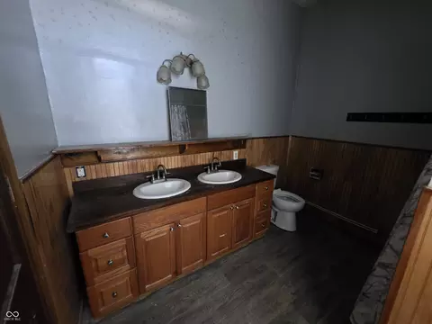 Bath - 123 E Rdg, Brazil, IN 47834 photo 1 of 4